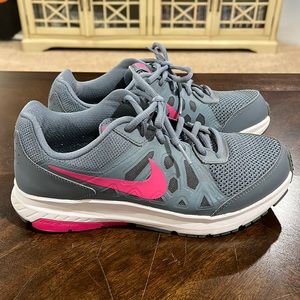 Nike Dart XI tennis shoe